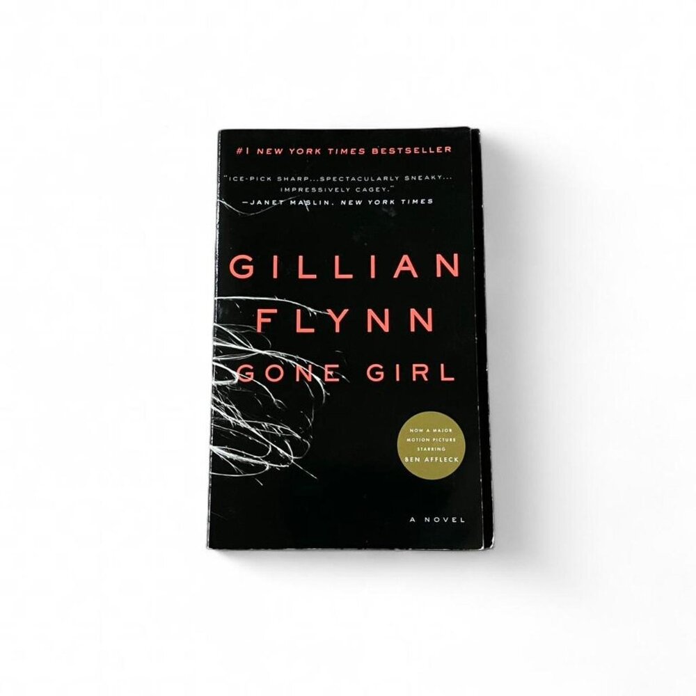 Gone Girl by Gillian Flynn - Paperback Book